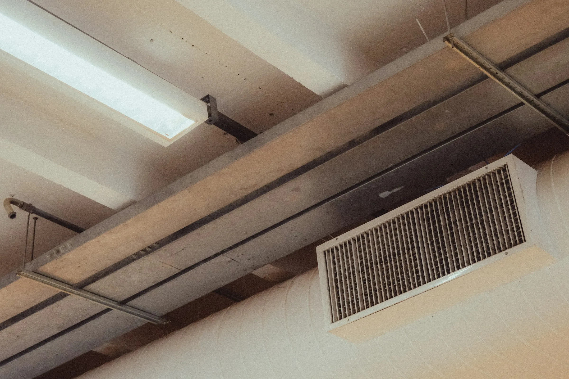 Avant : Remplacement d'une bouche de ventilation encrassée